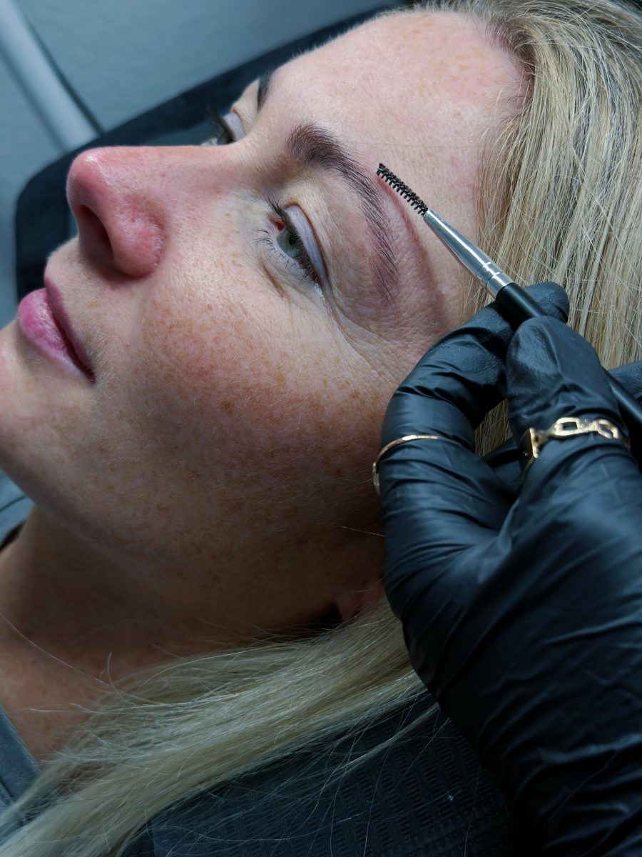 Browlifting helle Augenbrauen